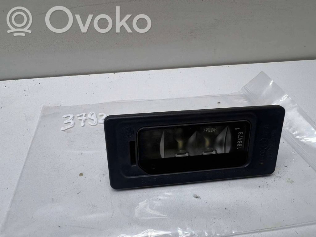 Volkswagen PASSAT B7 Lampa oświetlenia tylnej tablicy rejestracyjnej 