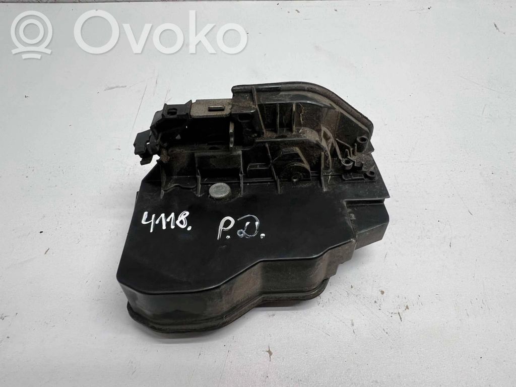 BMW 5 E60 E61 Priekšpusē slēdzene 