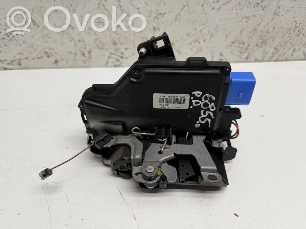 Volkswagen Touran II Front door lock 