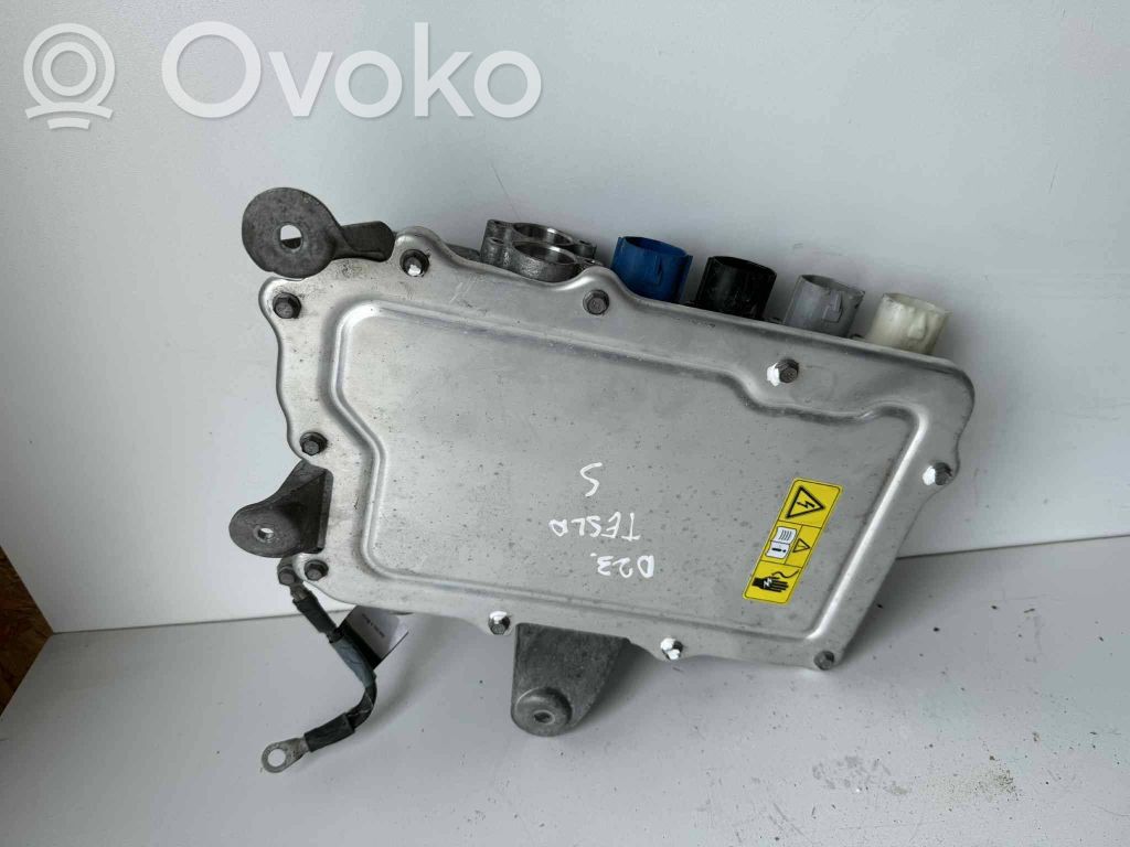 Tesla Model S Voltage converter inverter 