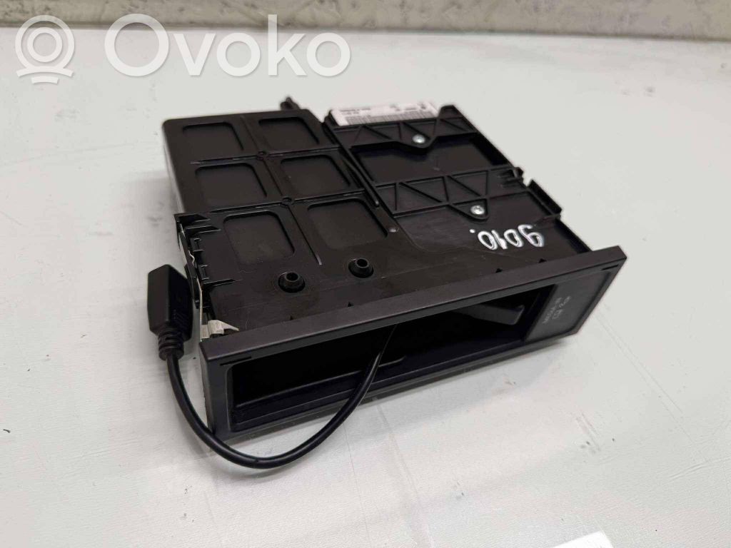 Volkswagen Golf VI USB-Anschluss 