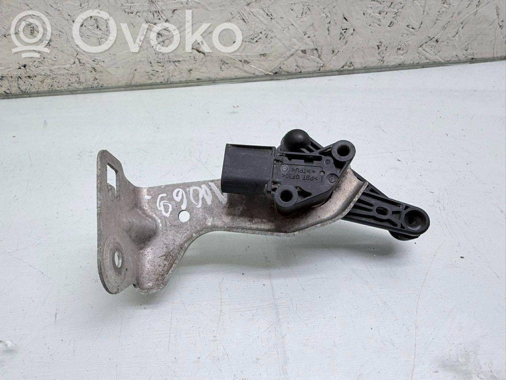 Tesla Model X Rear air suspension level height sensor 