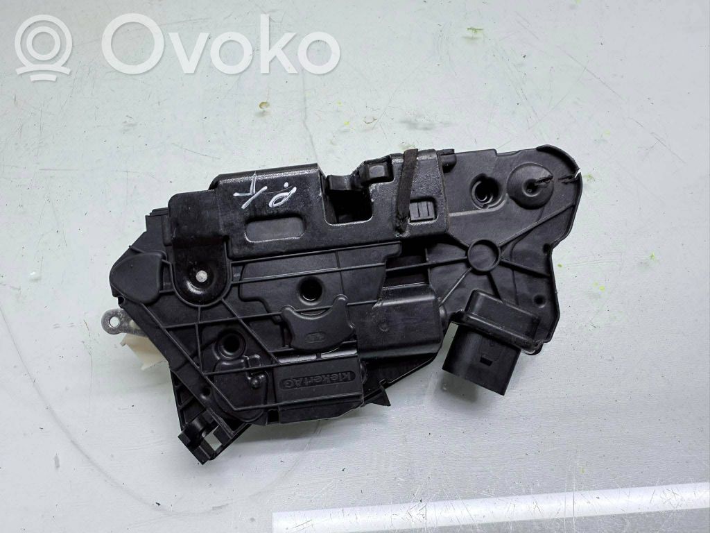 Volkswagen Tiguan Front door lock 