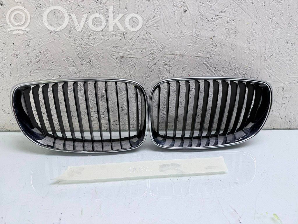 Front bumper upper radiator grill