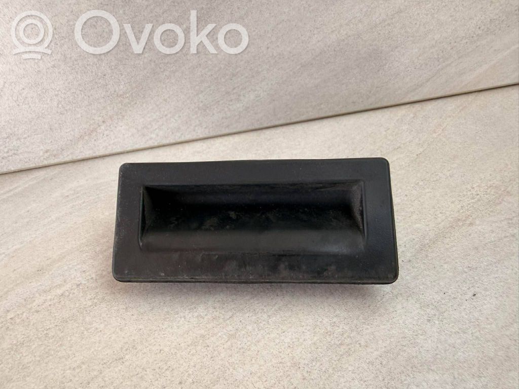 Volkswagen Touran III Tailgate opening switch 