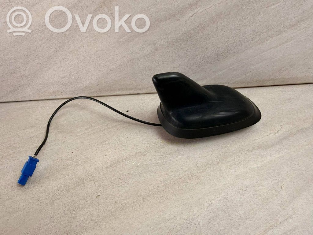 Volkswagen PASSAT B7 GPS-pystyantenni 