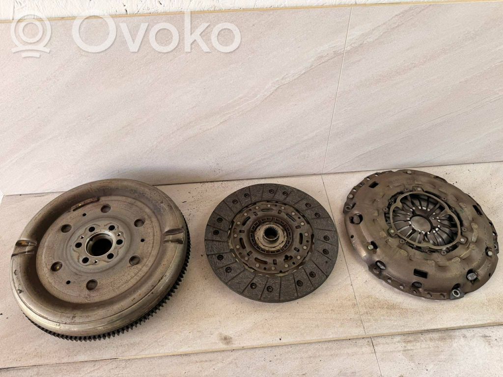 Volkswagen PASSAT B7 Kit frizione 