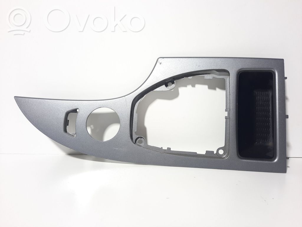 BMW 5 E60 E61 Pavarų perjungimo svirties apdaila (plastikinė) 