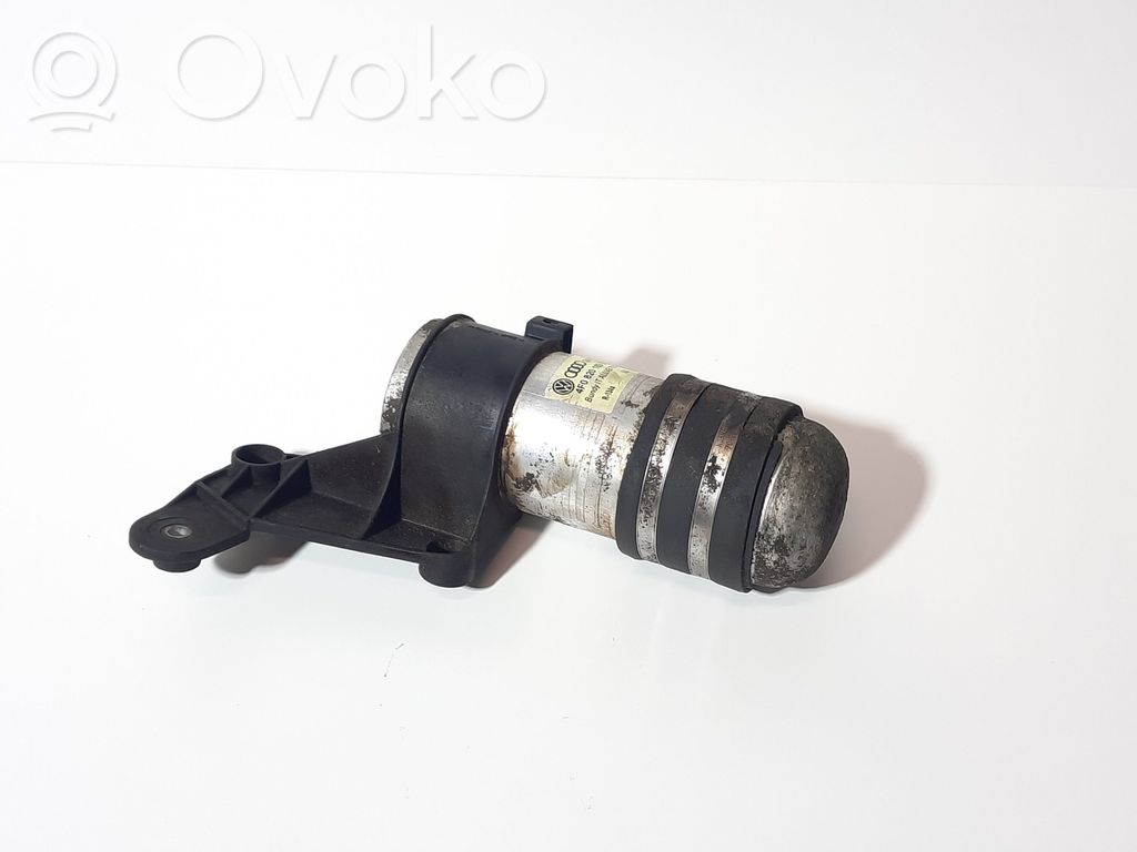 Audi A4 S4 B8 8K Ilmastointilaitteen ilmankuivain (A/C) 