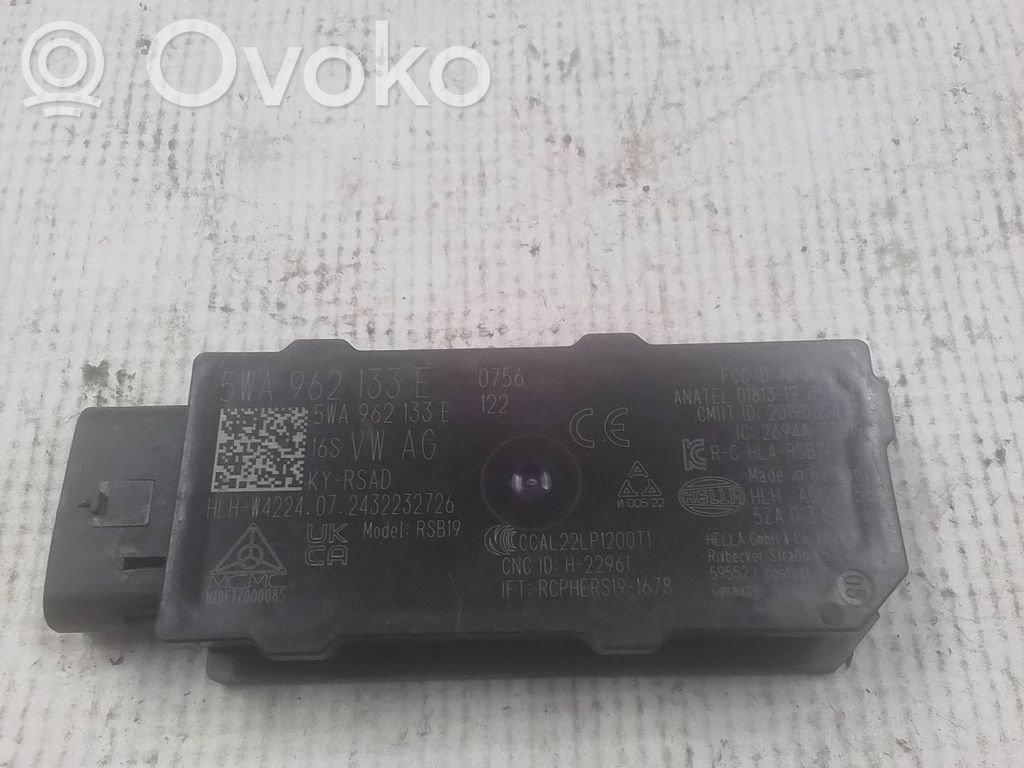 Volkswagen Golf VIII Aerial antenna amplifier 