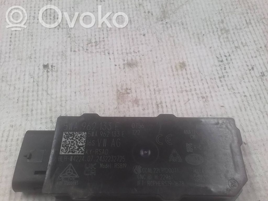 Volkswagen Golf VIII Aerial antenna amplifier 
