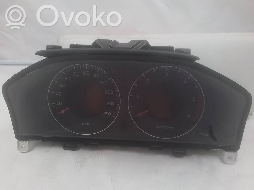 Volvo V70 Speedometer (instrument cluster) 