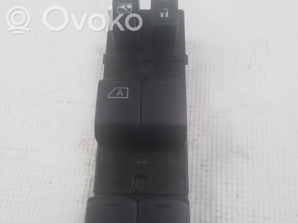 Subaru XV Electric window control switch 