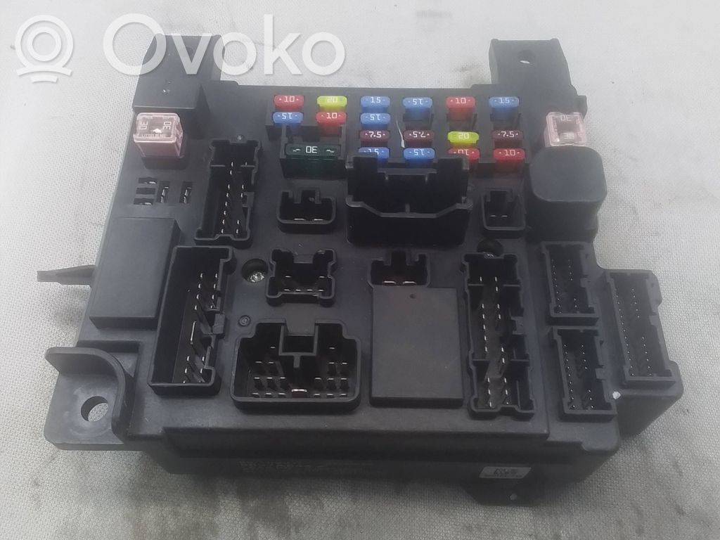 Mitsubishi ASX Ramka / Moduł bezpieczników 