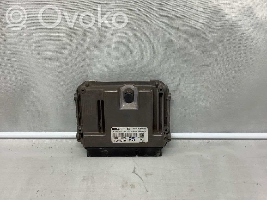 Toyota Avensis T270 Engine control unit/module 