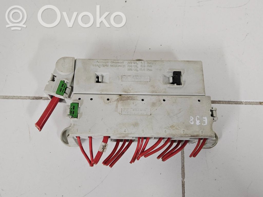 BMW 5 E39 Saugiklių blokas 
