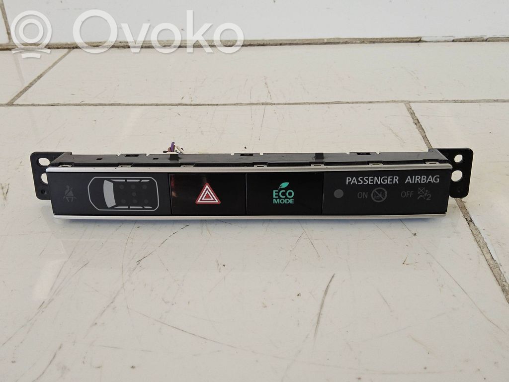Mitsubishi Outlander Hazard light switch 