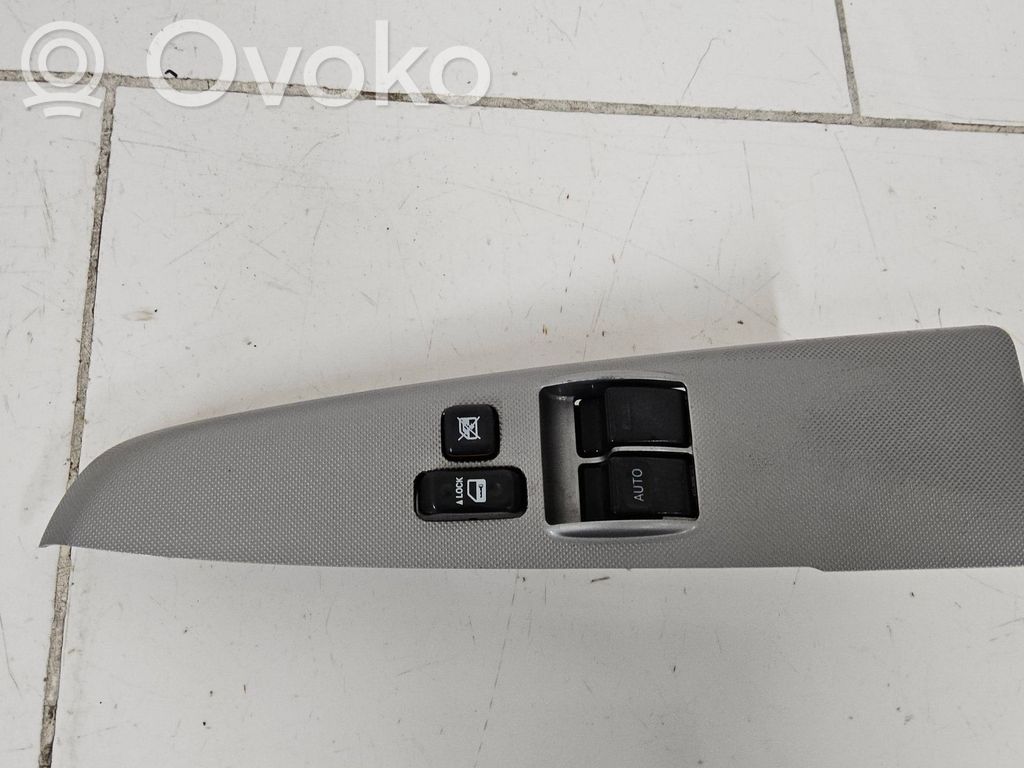 Toyota Corolla Verso AR10 Electric window control switch 