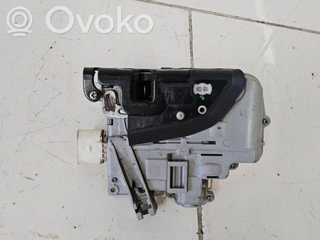 Audi A6 S6 C6 4F Priekinė durų spyna 