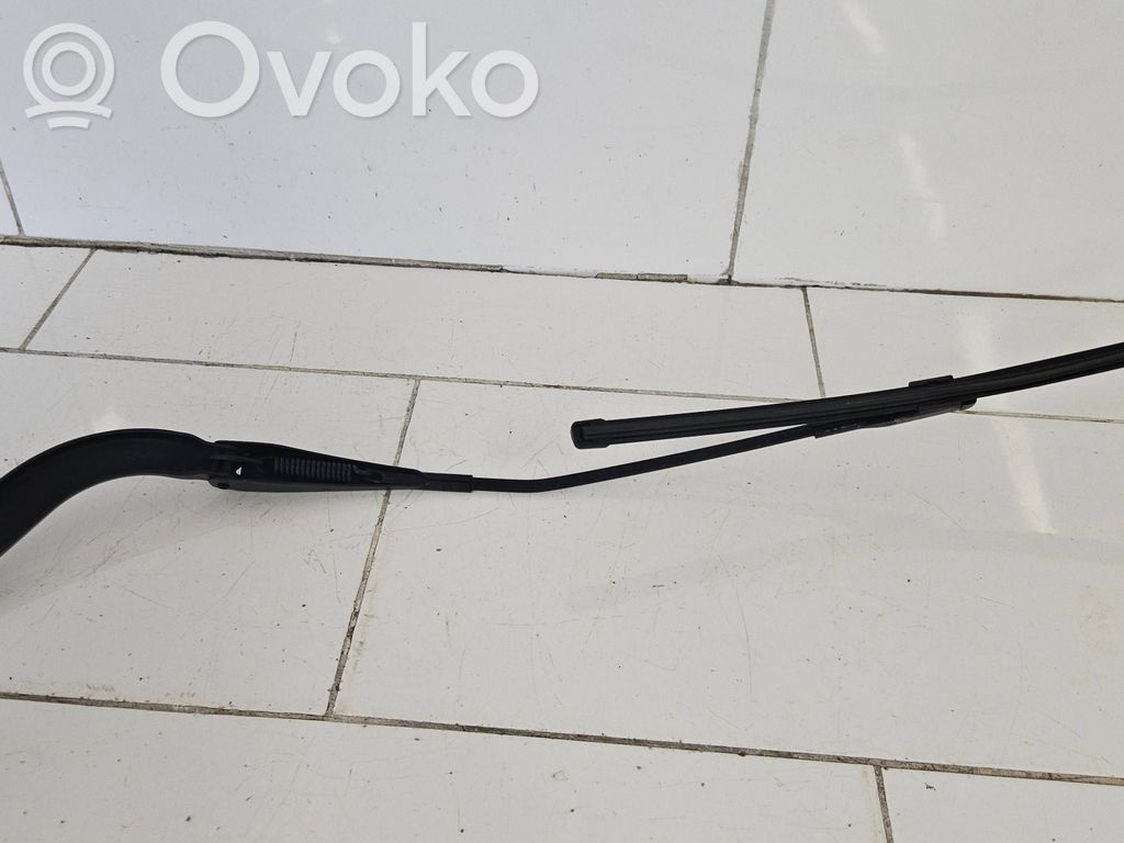 BMW 3 E90 E91 Front wiper blade arm 