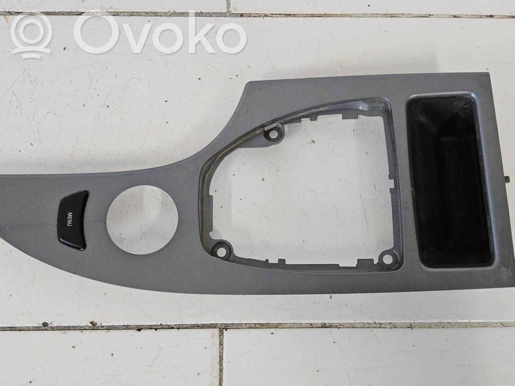BMW 5 E60 E61 Pavarų perjungimo svirties apdaila (plastikinė) 