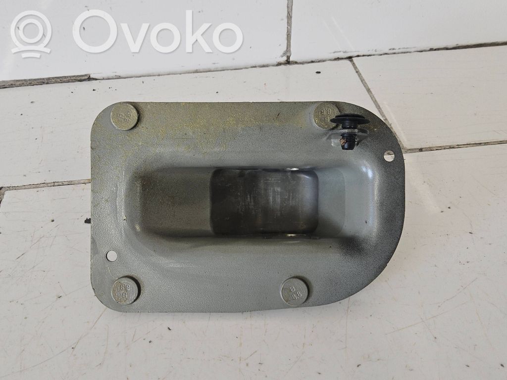 BMW 5 E60 E61 Aizmugurējā pārsega eņģe (-ess) 