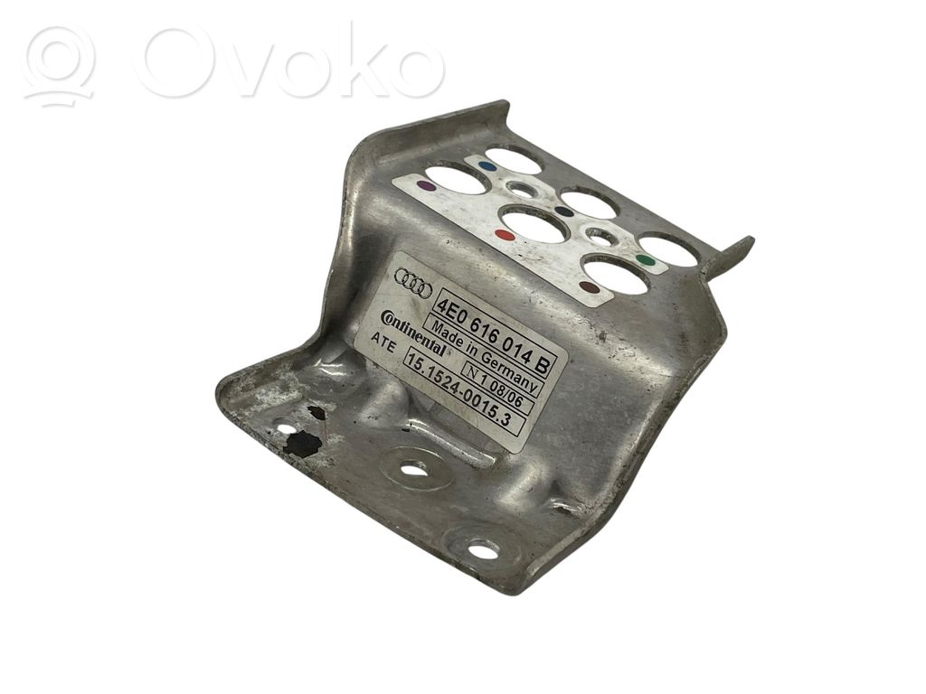 Audi A8 S8 D3 4E Verteiler / Ventilblock Luftfederung 