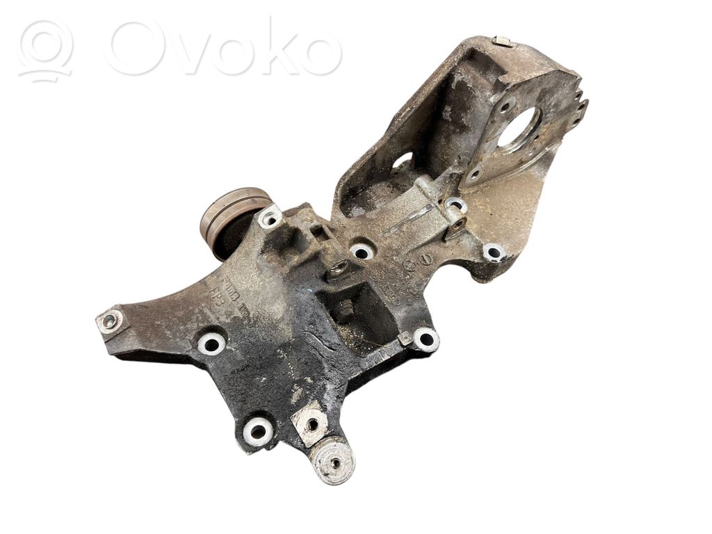 Volkswagen PASSAT B6 Generator/alternator bracket 