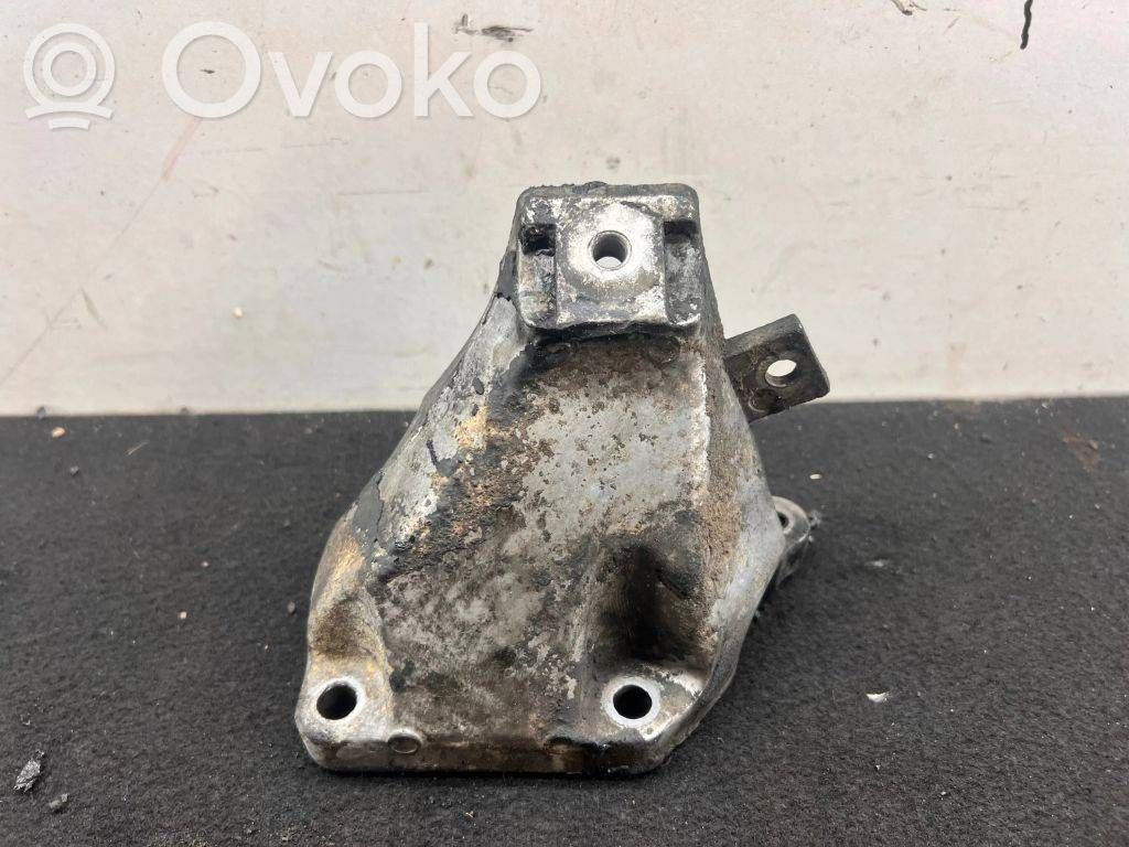 Audi A4 S4 B7 8E 8H Engine mounting bracket 