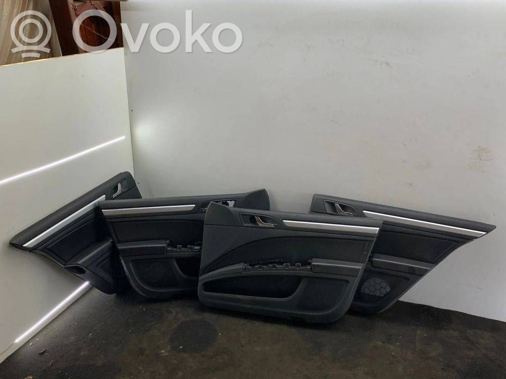 Skoda Superb B6 (3T) Rivestimento del pannello della portiera anteriore 