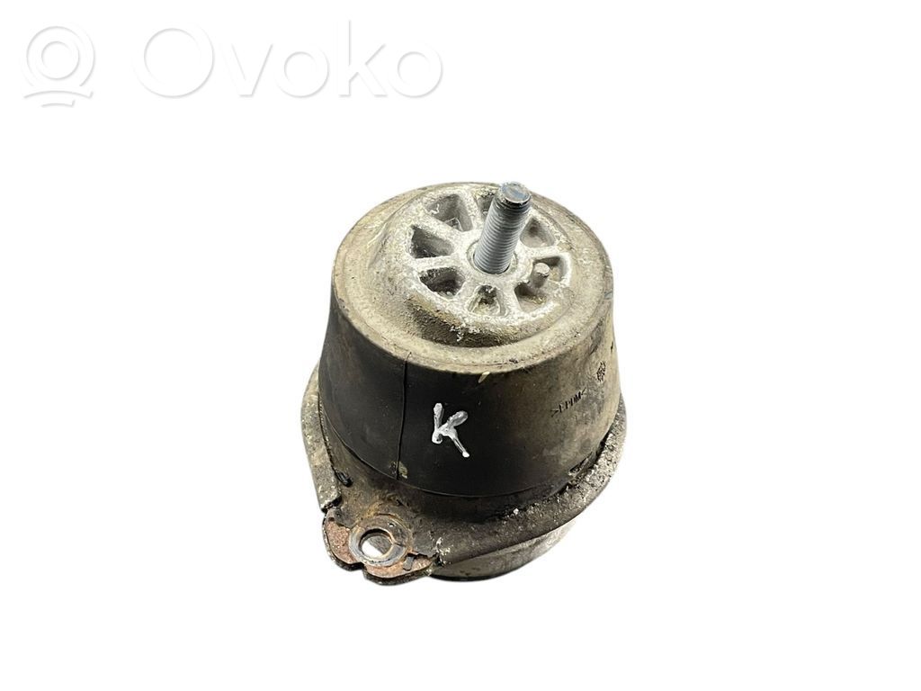 Volkswagen Touareg I Engine mount bracket 
