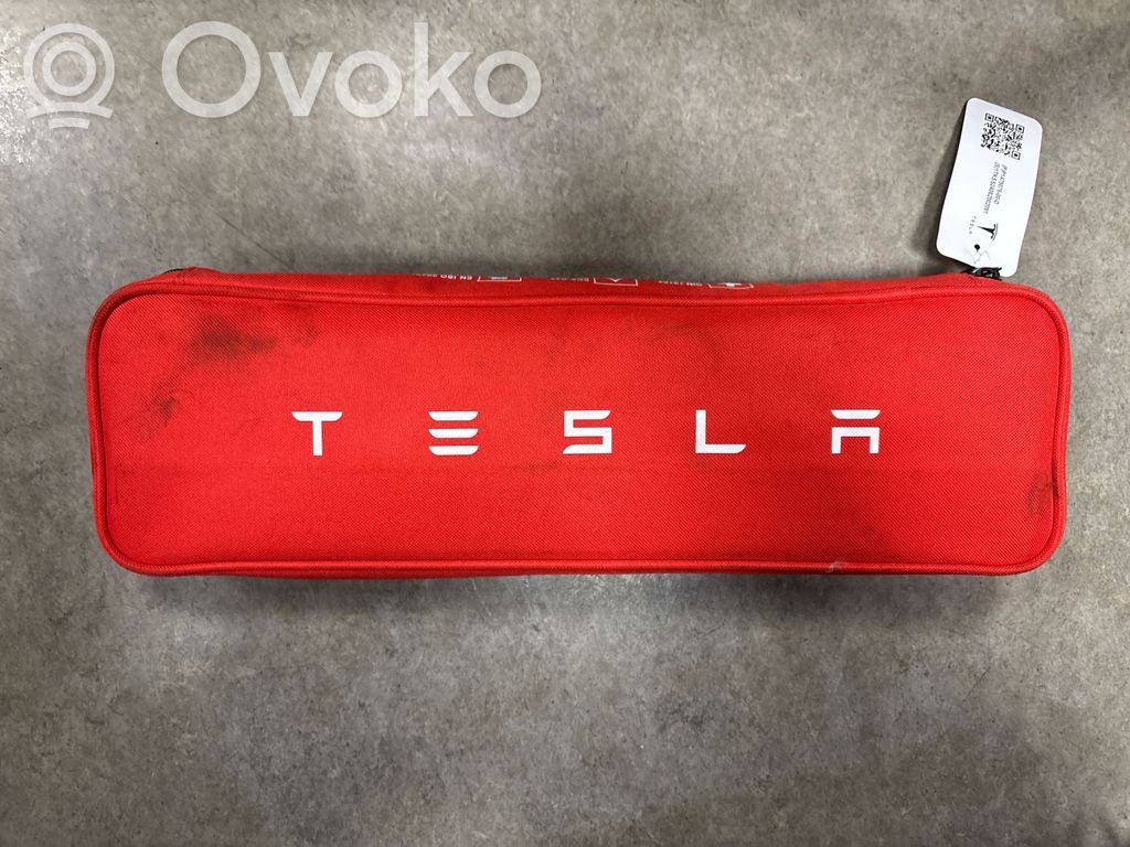 Tesla Model Y First aid kit 