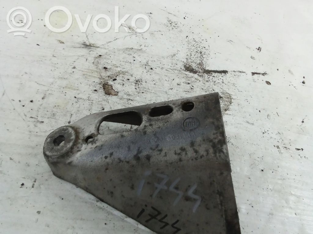 Jaguar S-Type Engine mounting bracket 