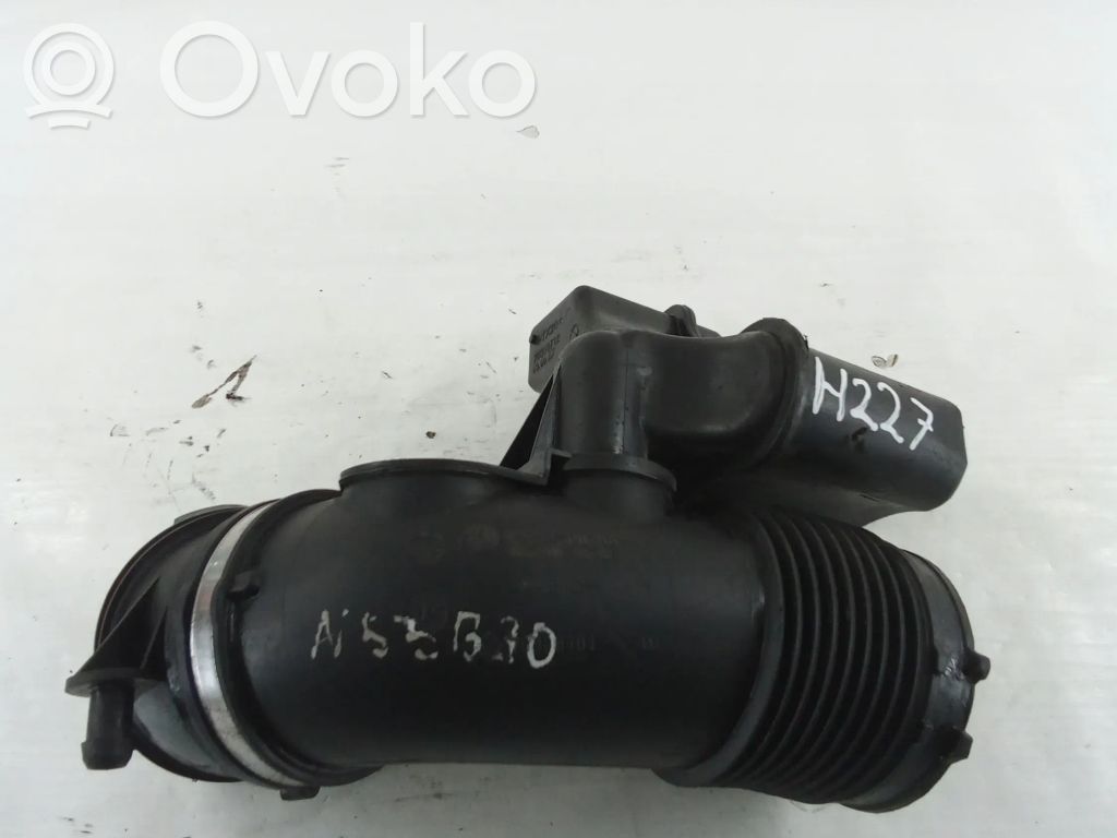 BMW 3 E90 E91 Air intake duct part 