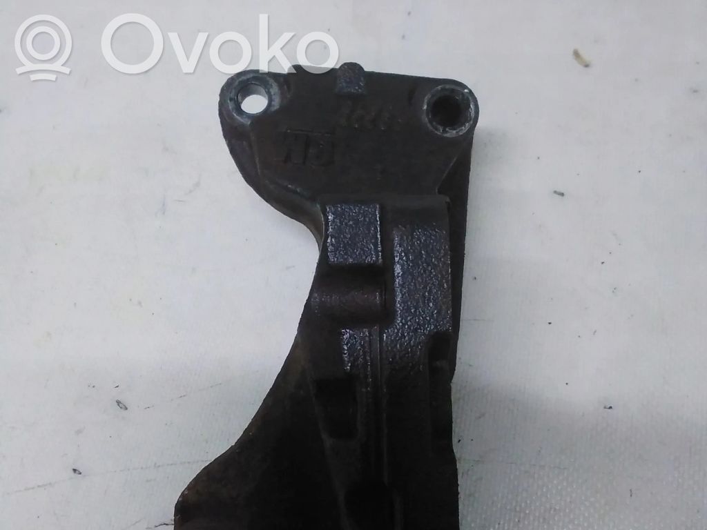 Opel Astra H Engine mounting bracket 