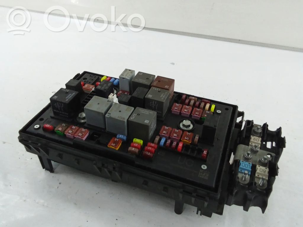 Opel Astra J Módulo de fusible 