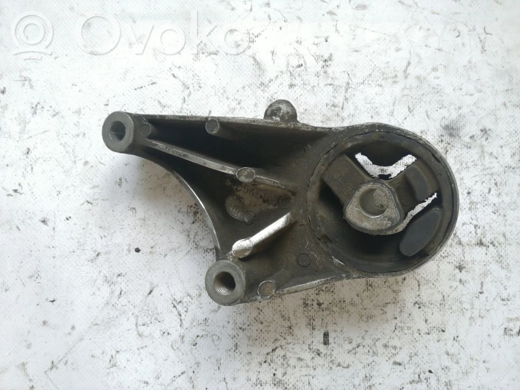 Opel Zafira B Engine mounting bracket 