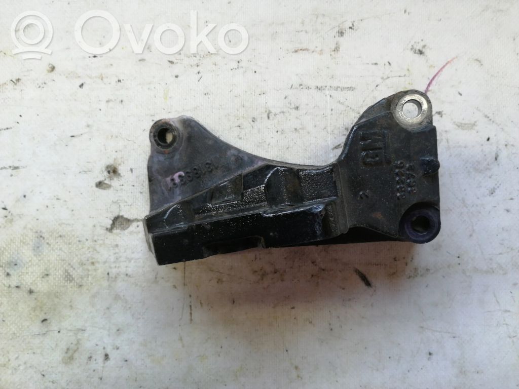 Opel Zafira B Engine mounting bracket 