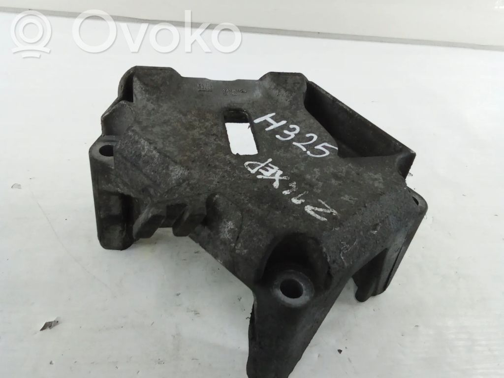 Opel Corsa D Engine mounting bracket 