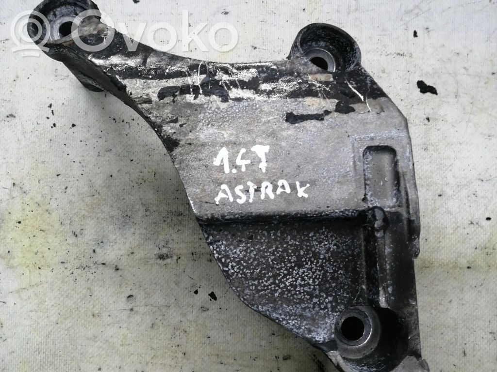 Vauxhall Astra K Engine mounting bracket 