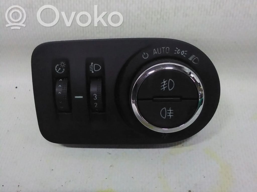 Light switch   13470454