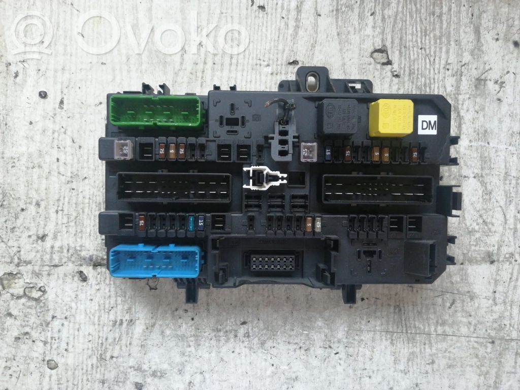 Opel Astra H Sulakemoduuli 