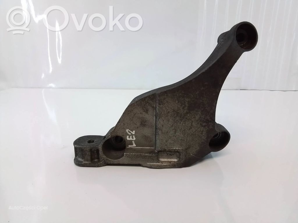 Opel Astra K Engine mounting bracket 