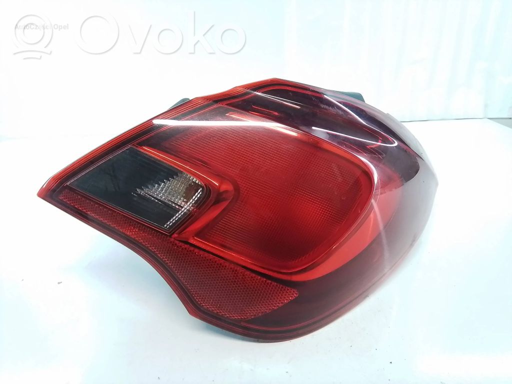 Opel Corsa E Aizmugurējais lukturis virsbūvē 