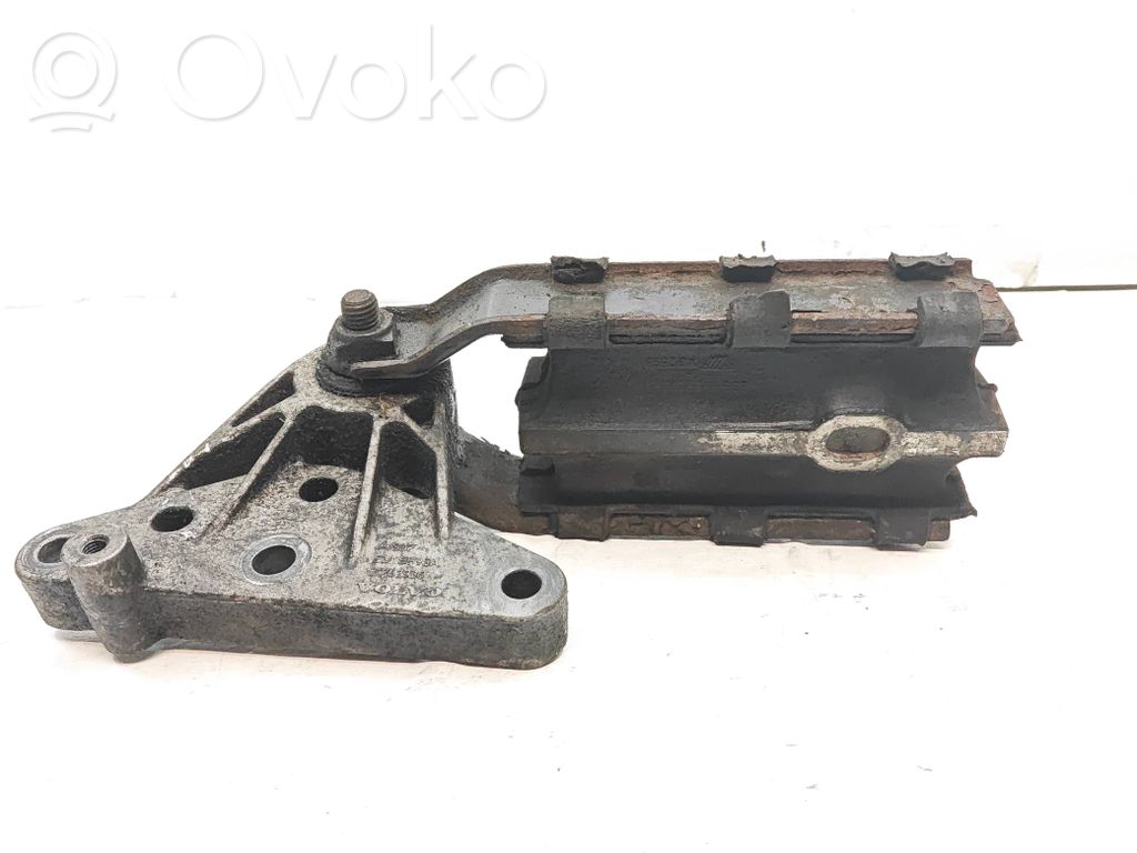 Volvo V60 Engine mount bracket 