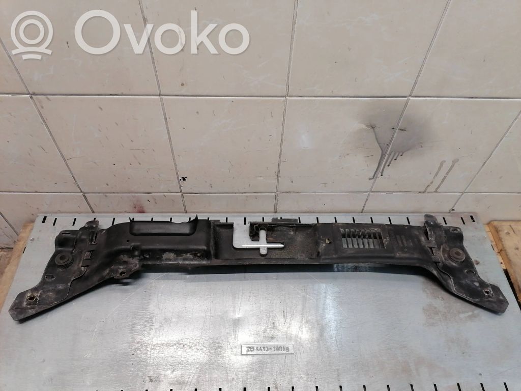 Volvo V50 Radiatorių apdaila 