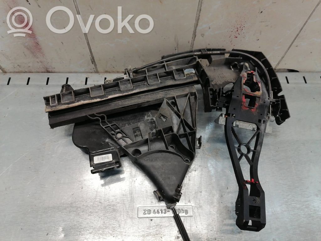 Volvo V50 Priekšpusē slēdzene 