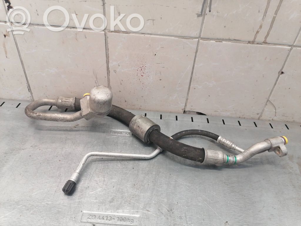 BMW 1 E81 E87 Ilmastointilaitteen putki (A/C) 