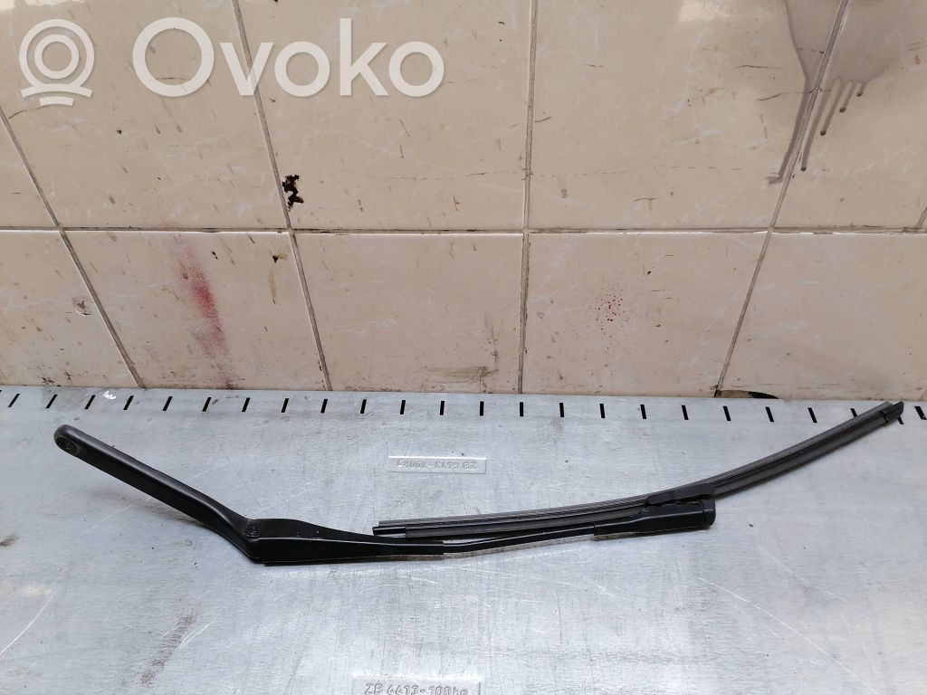 BMW 1 E81 E87 Front wiper blade arm 