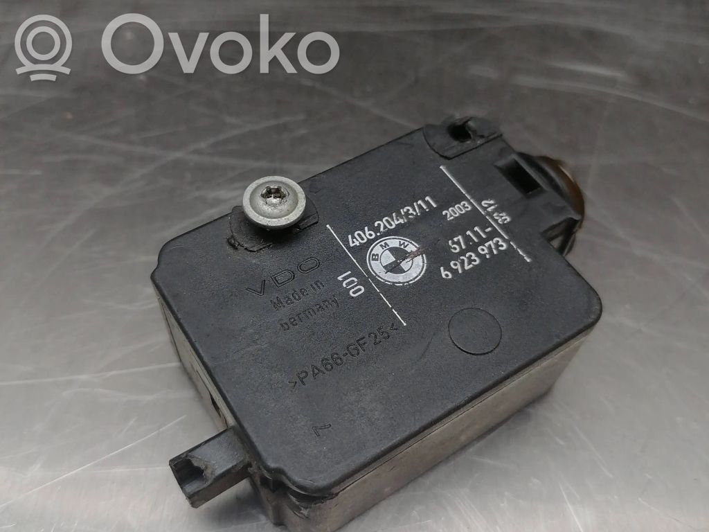BMW 3 E46 Degvielas tvertnes elektriskā slēdzene 